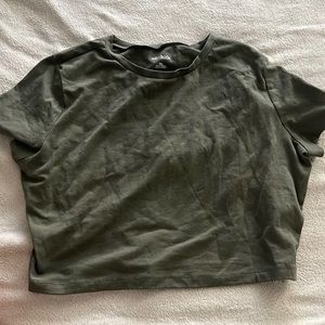 Green cropped tee